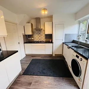 3-bedroom-modern-house-near-m1.cambridgehotelsuk.com/